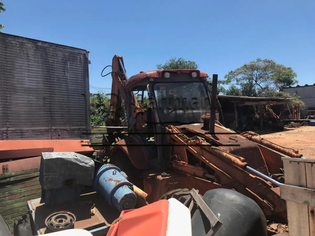 LOTE  - Retroescavadeira