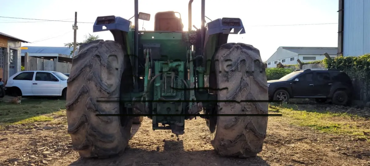 LOTE 002 - TRATOR JOHN DEERE