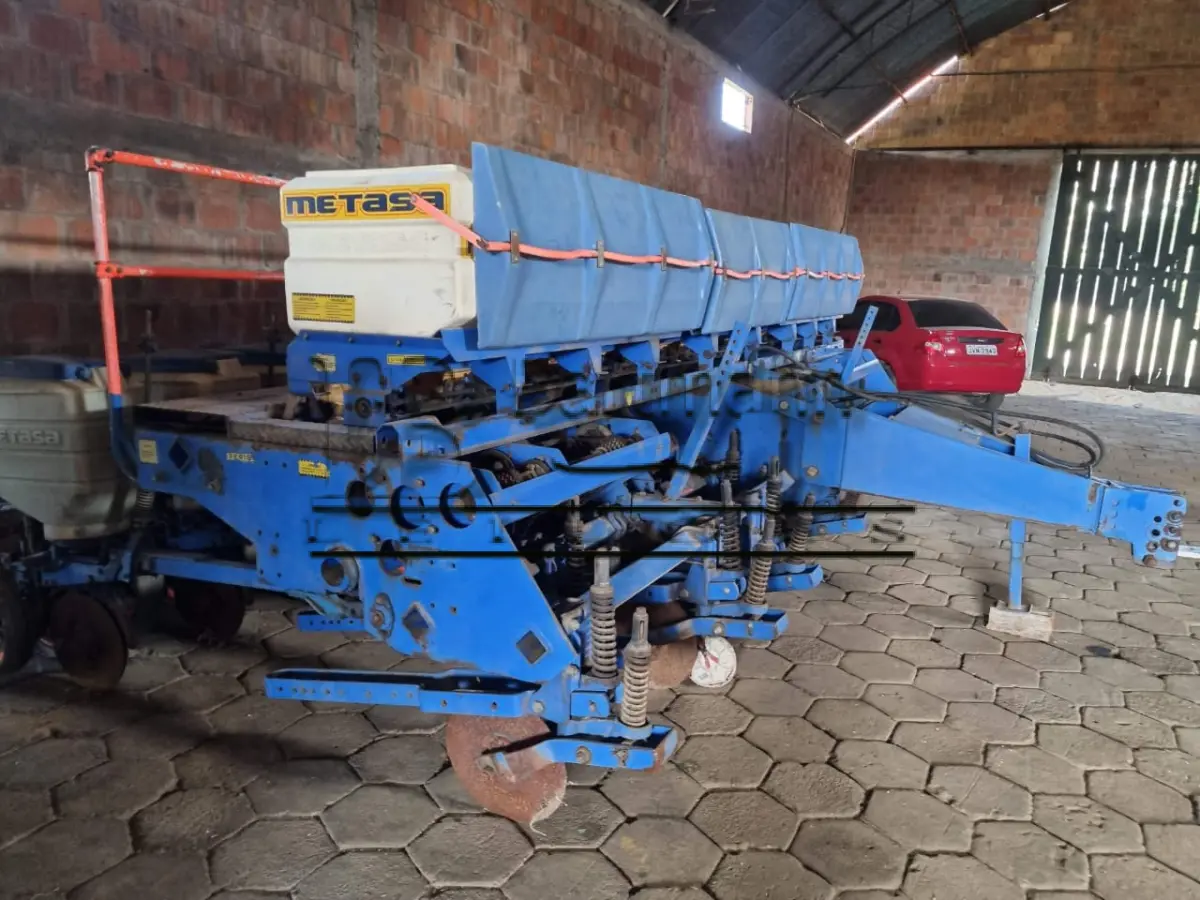 LOTE 001 - Plantadeira mecânica