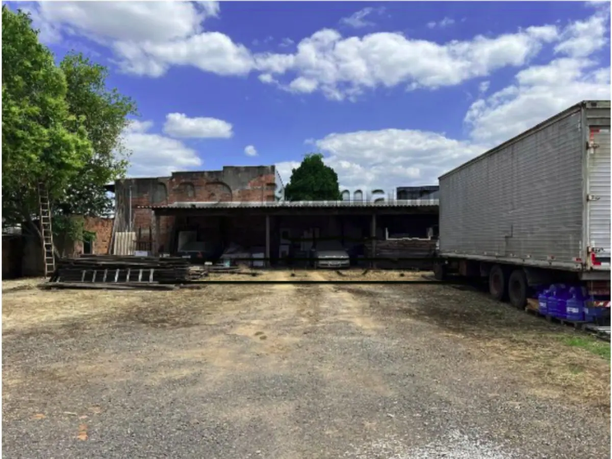 LOTE 016 - PRÉDIO DE ALVENARIA