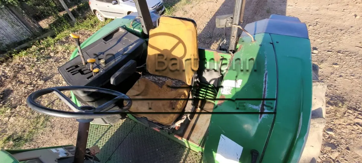 LOTE 002 - TRATOR JOHN DEERE