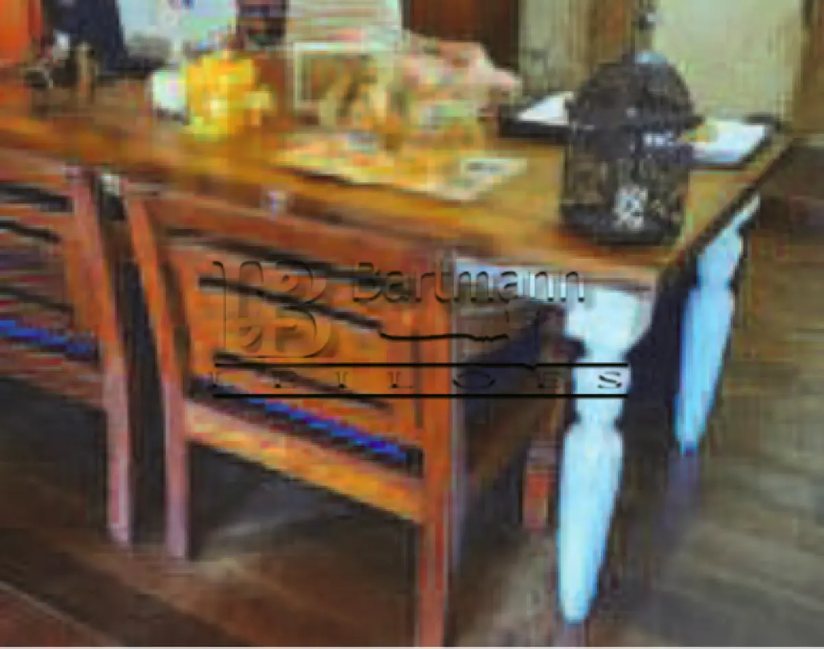 LOTE 017 - MESA DE MADEIRA