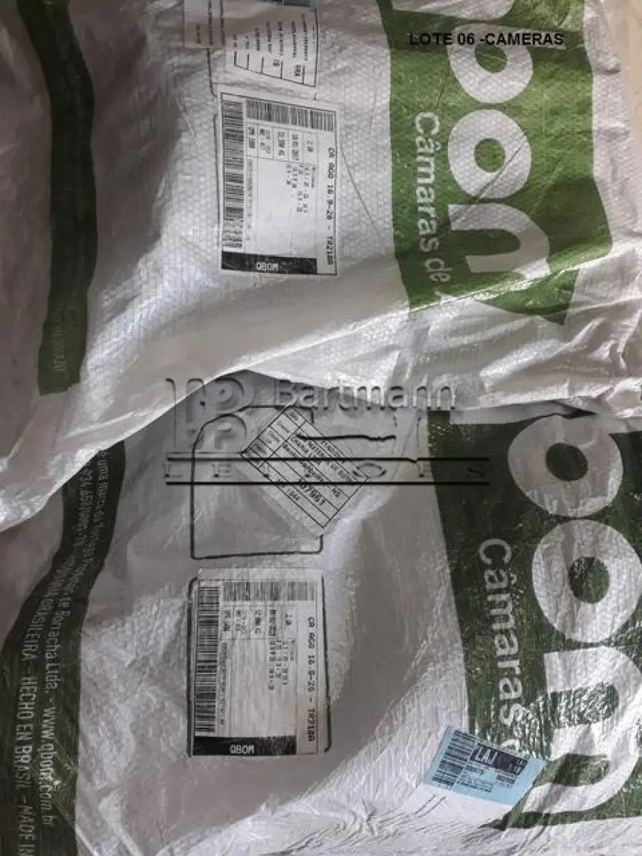 LOTE 006 - Pneus e câmeras de ar