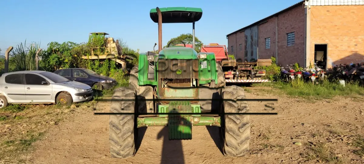 LOTE 002 - TRATOR JOHN DEERE