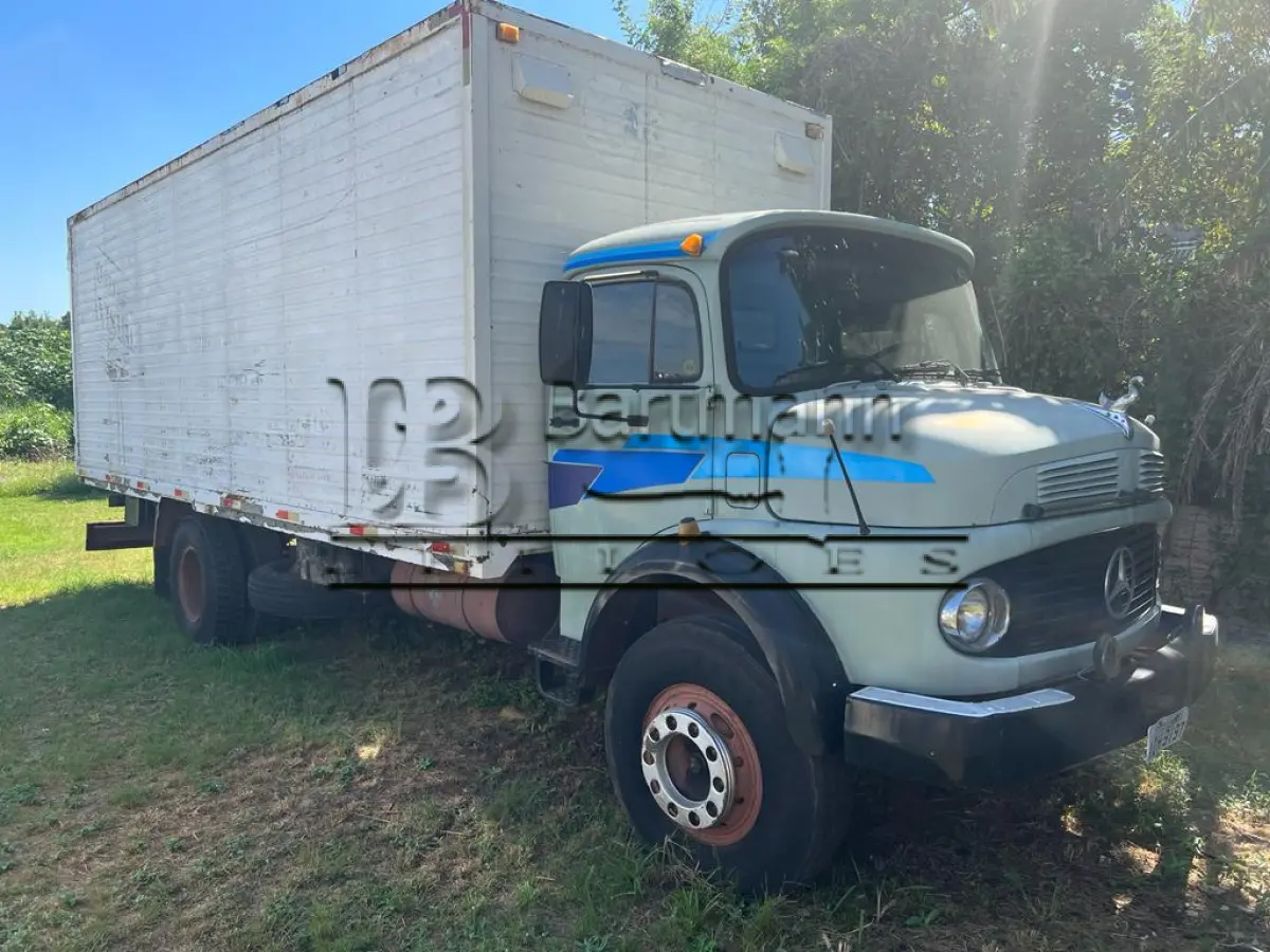 LOTE 003 - Caminhão Mercedes