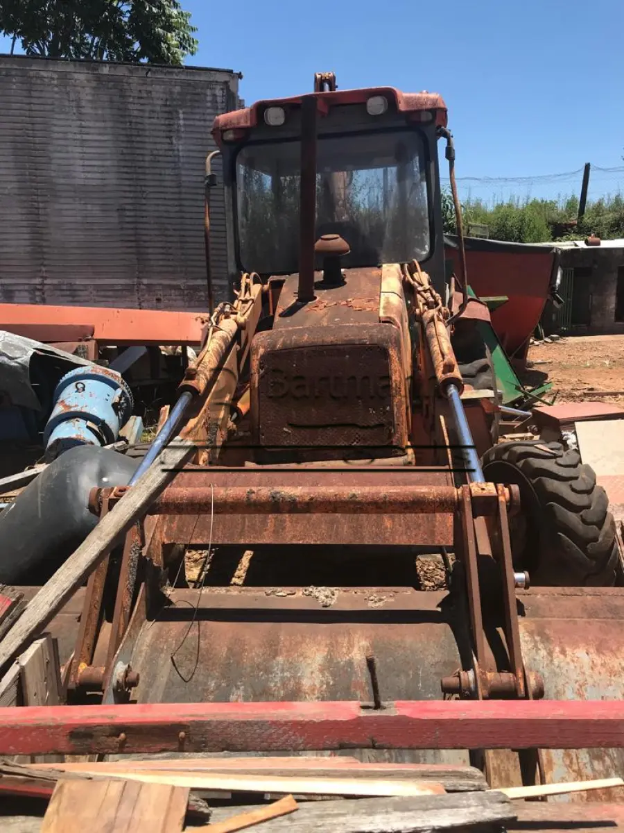 LOTE  - Retroescavadeira