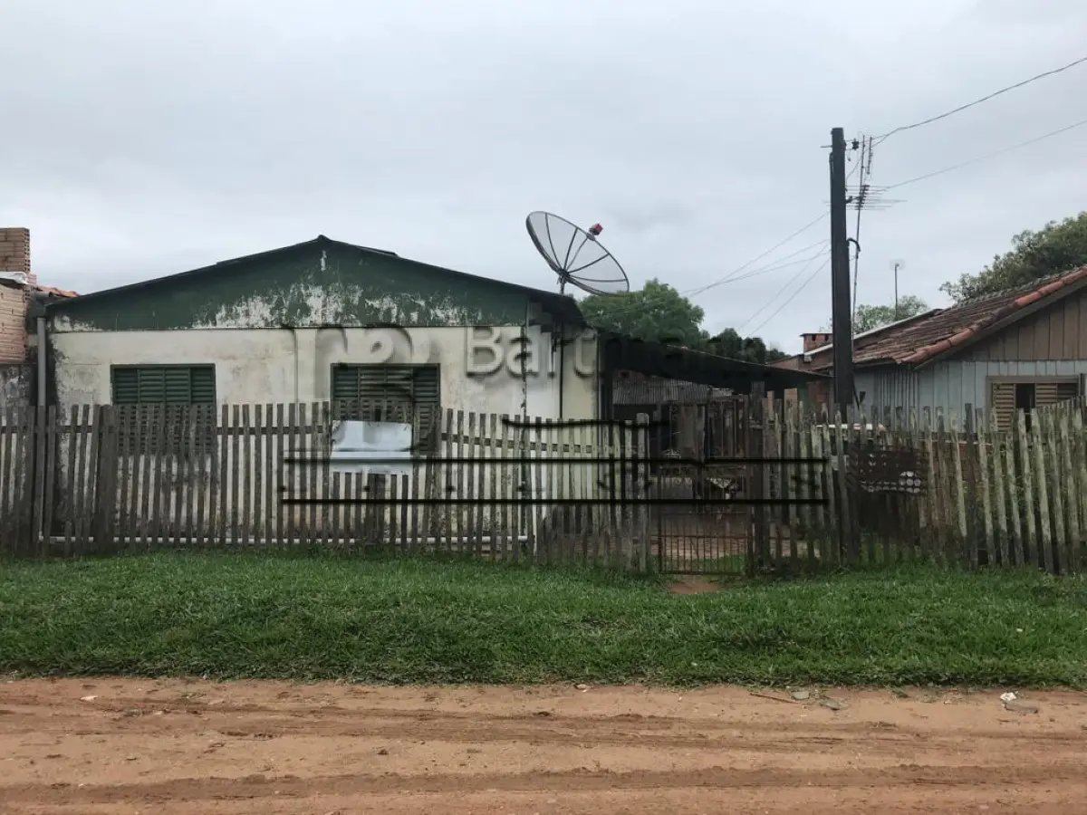 LOTE 001 - Imóvel na rua Ana Francisca