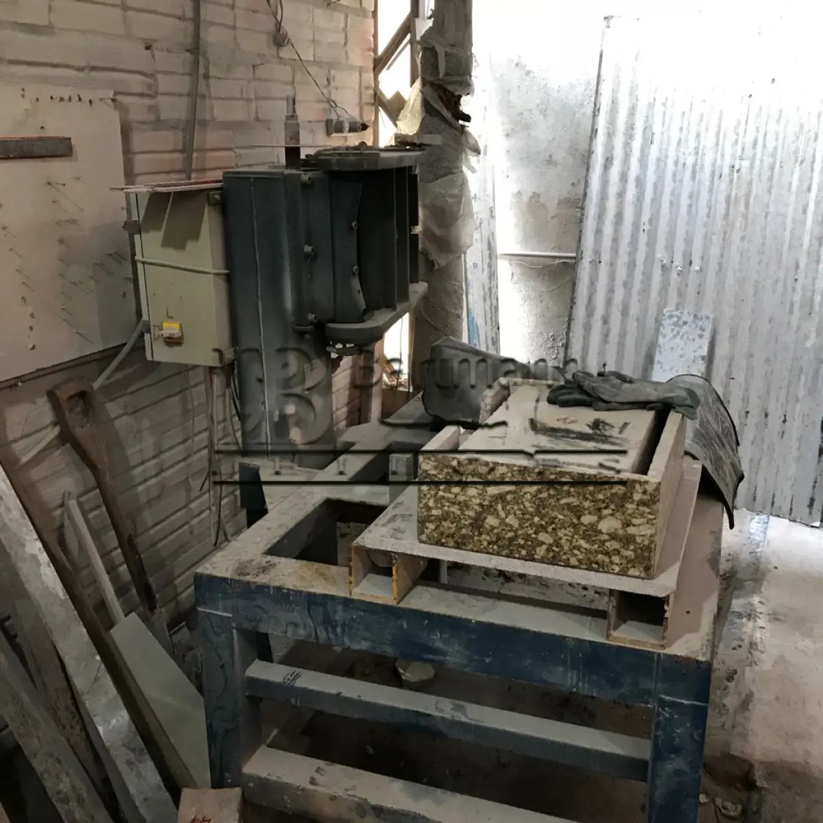LOTE 002 - Máquina de corte e desgaste