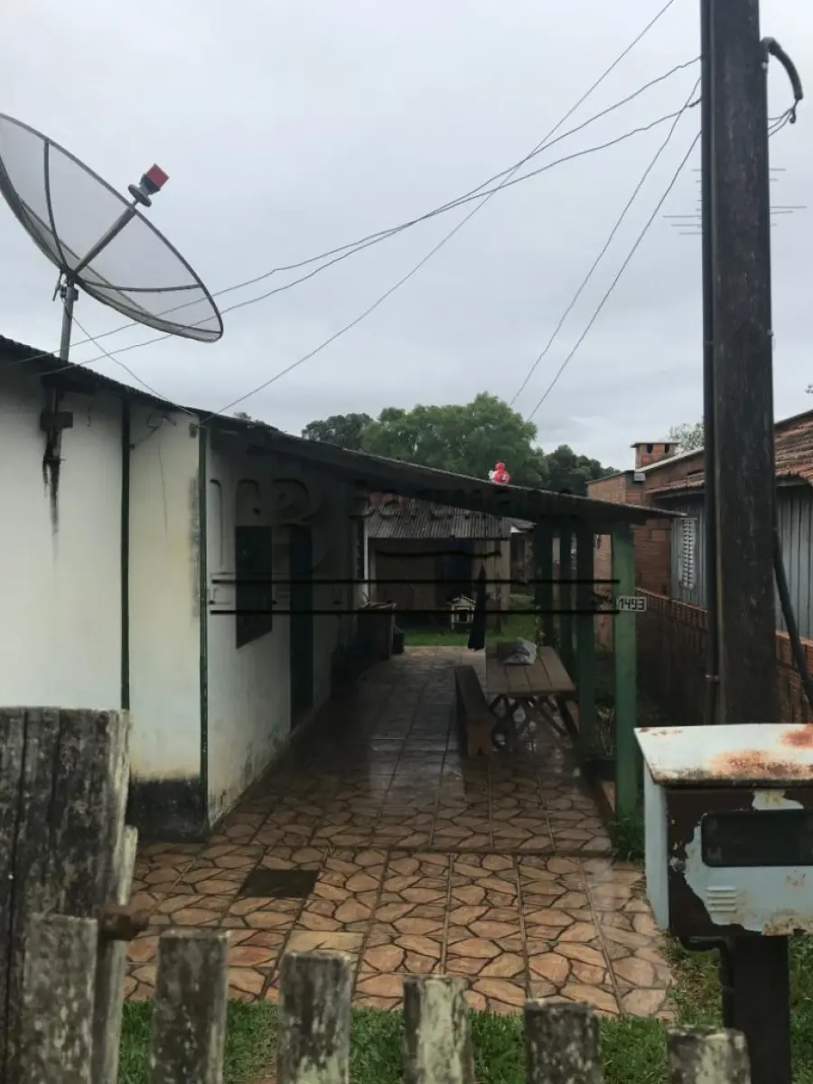 LOTE 001 - Imóvel na rua Ana Francisca
