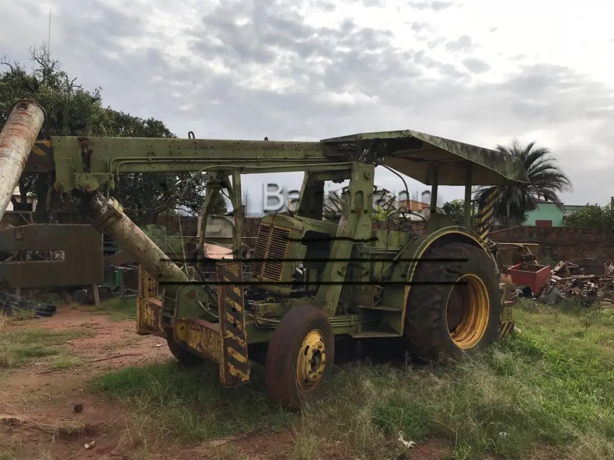 LOTE 02 - Guindaste