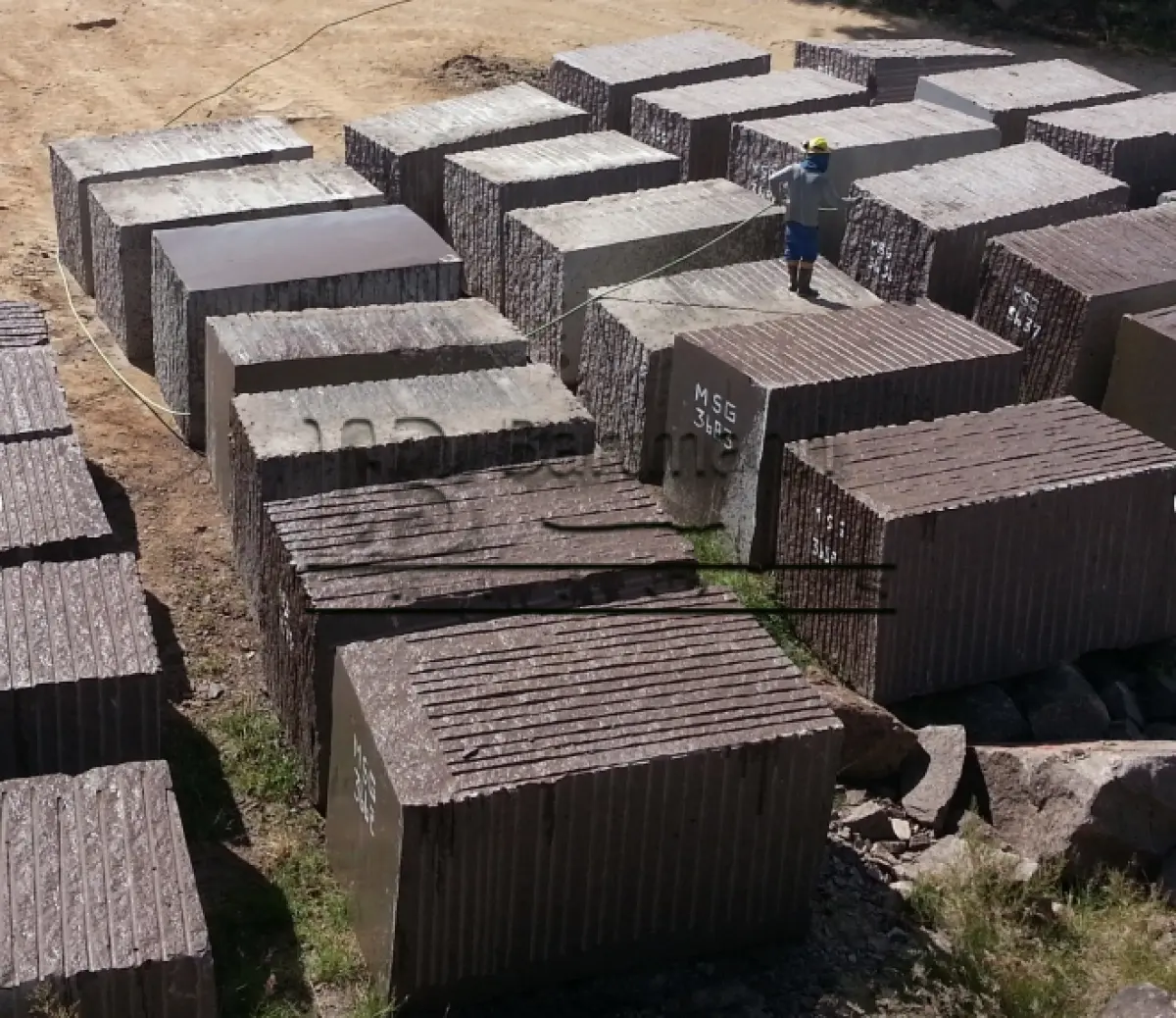 LOTE 001 - 200 m³ de Granito
