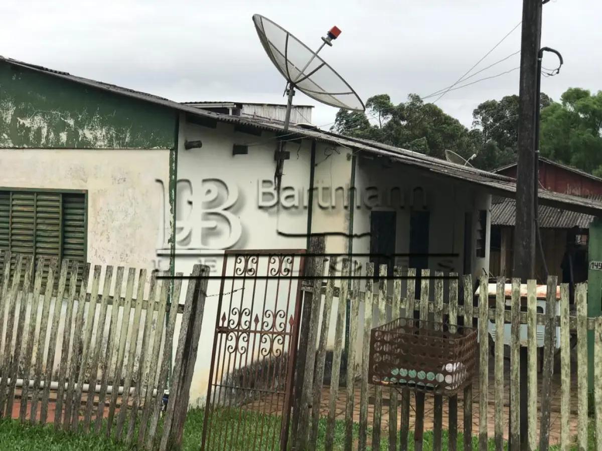 LOTE 001 - Imóvel na rua Ana Francisca