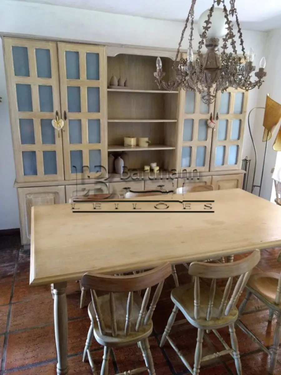 LOTE 014 - Mesa retangular de jantar