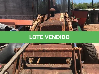 LOTE  - Retroescavadeira