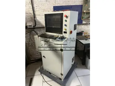 LOTE 009 - Máquina fresadora