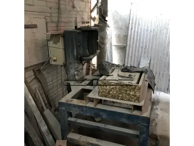 LOTE 002 - Máquina de corte e desgaste